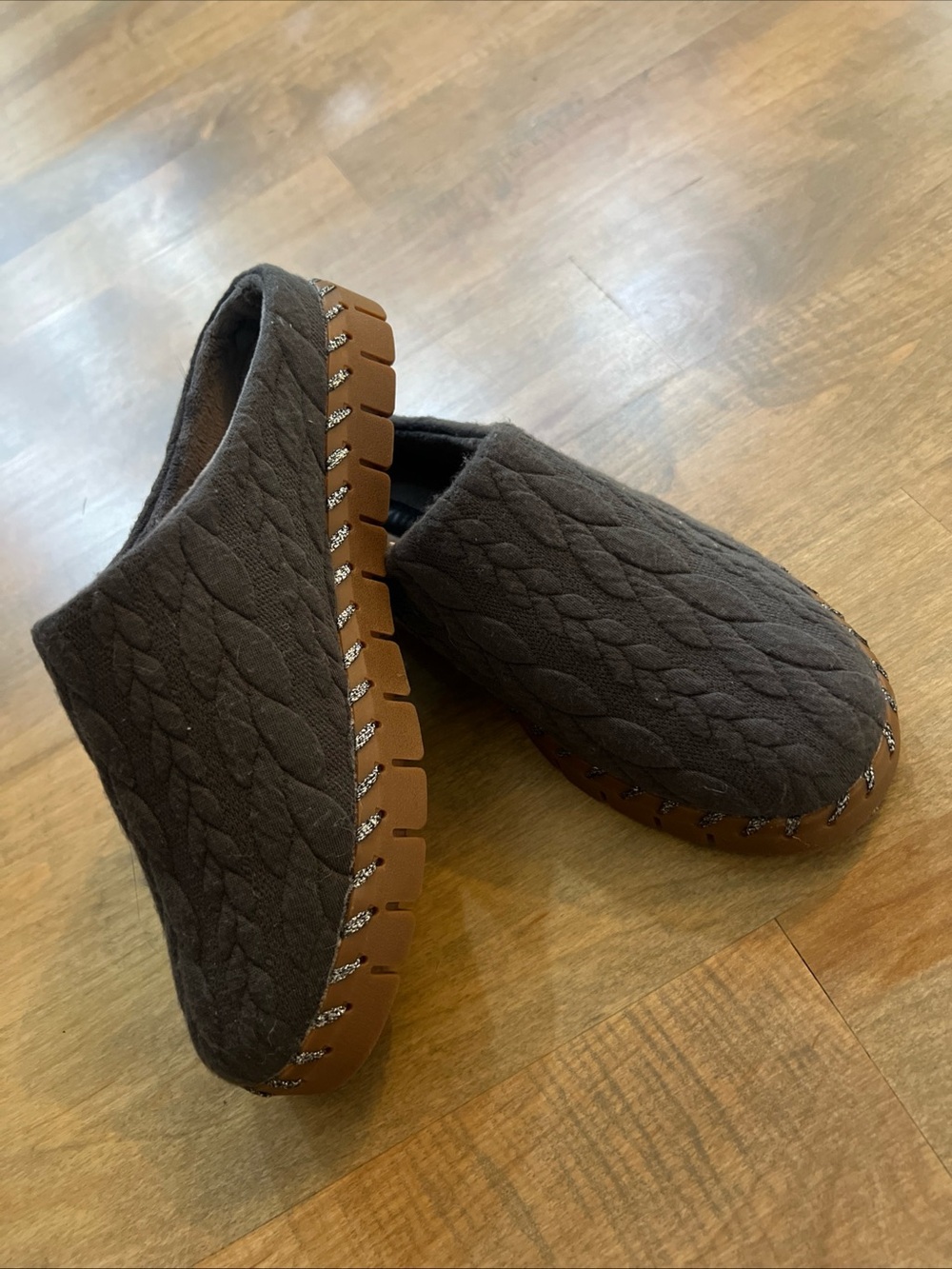 Women’s size 7 Muk Luks braided flexi Long Island shoe clog